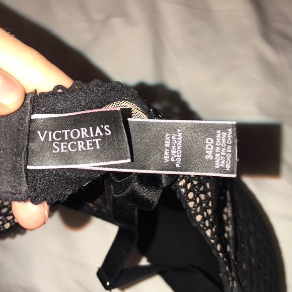 Victoria's Secret very sexy push-up bra - Picture 3 of 3